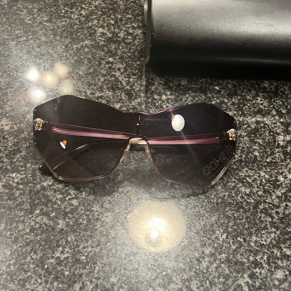 Versace sunglasses with her purple tint lined in gold trim with Versace symbols - Picture 9 of 9